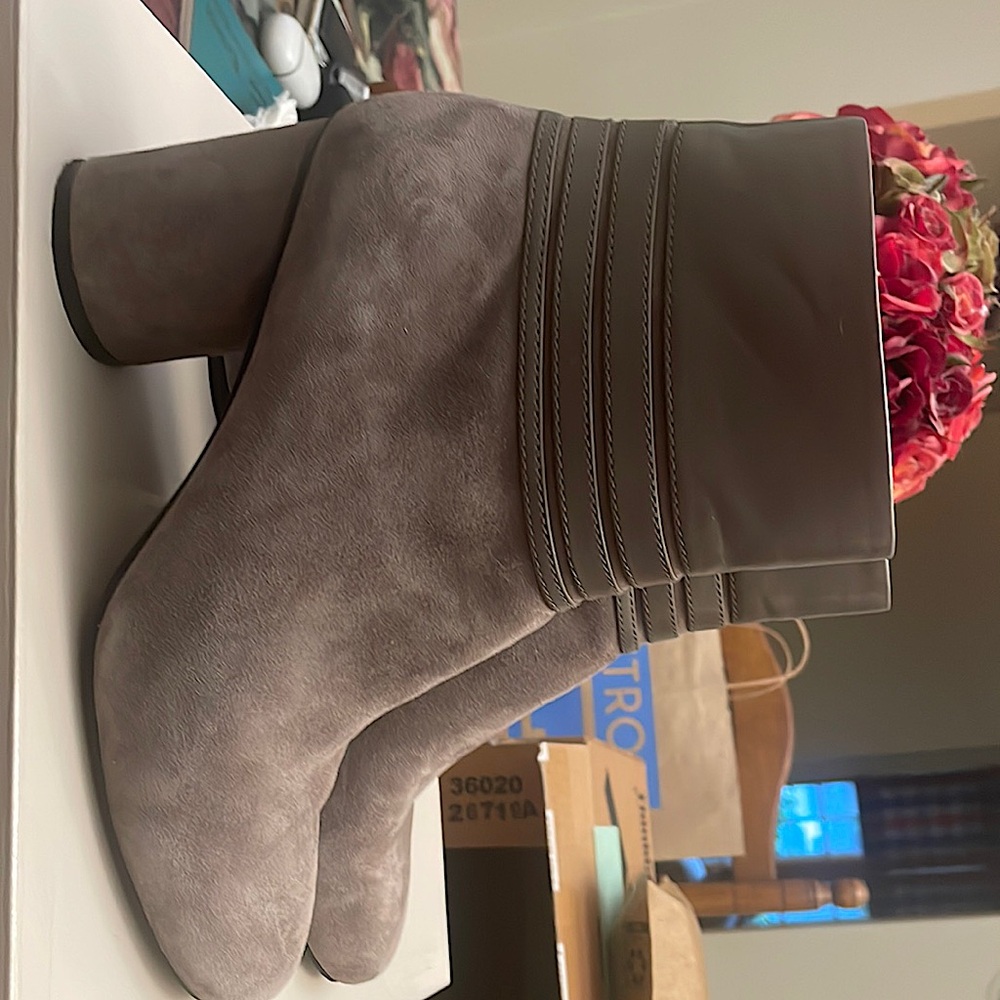 Used Karl Lagerfeld leather/ suede ankle boots #281 wore 3 times